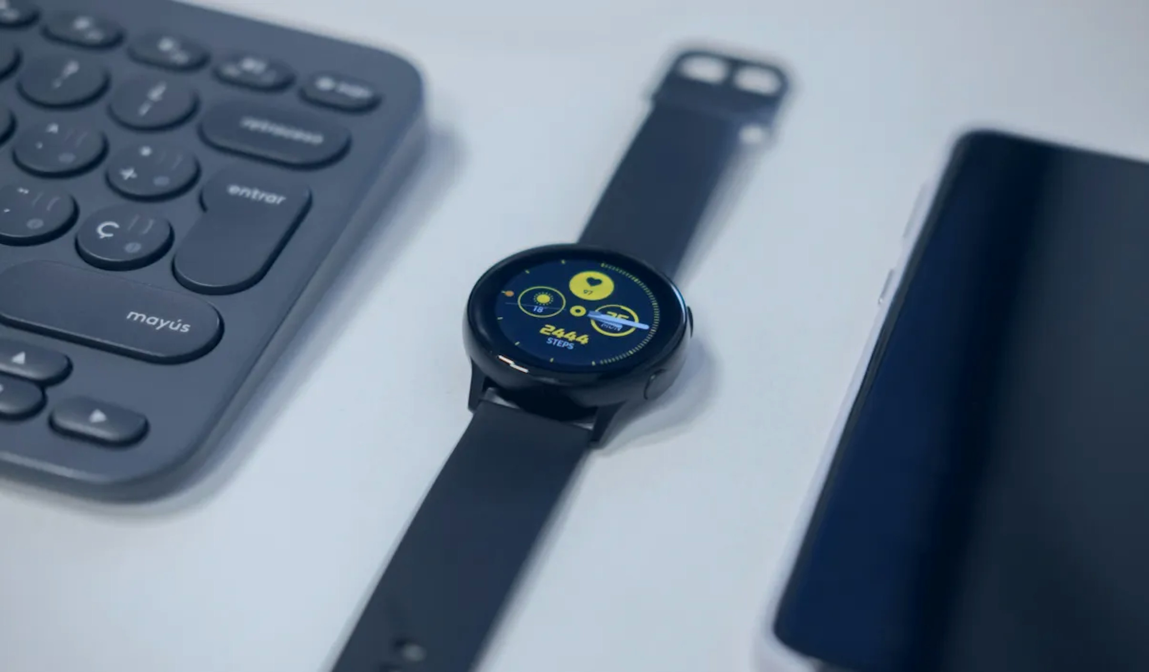 Jaki smartwatch z NFC wybrać? Zegarki do płatności zbliżeniowych